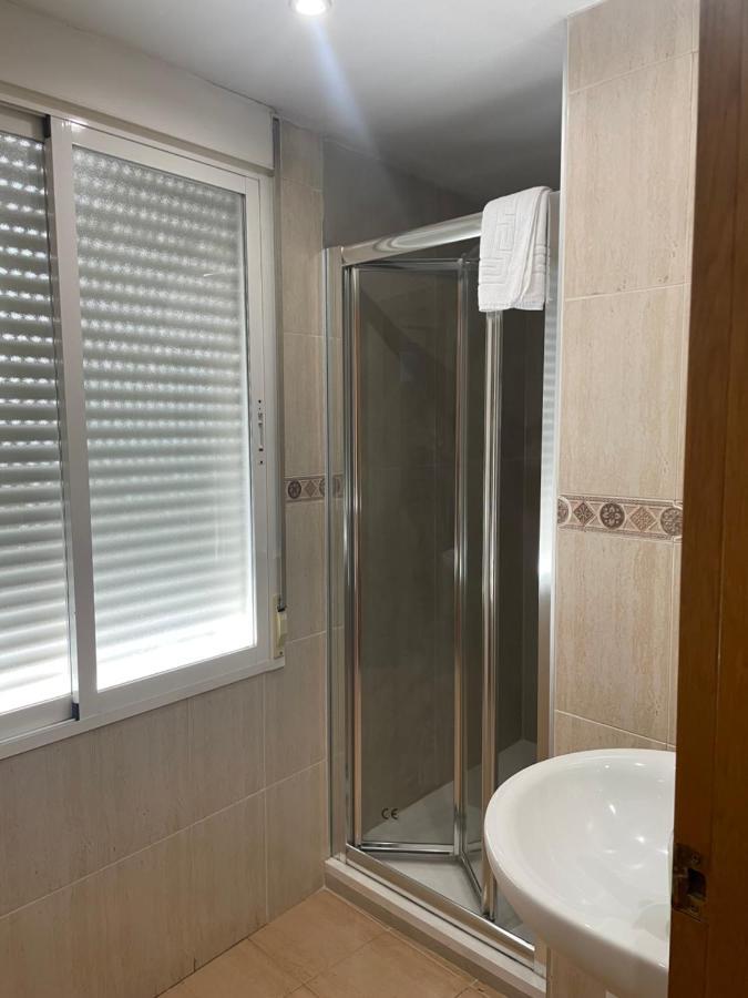 Hostal Maria Elx Esterno foto A shower enclosure