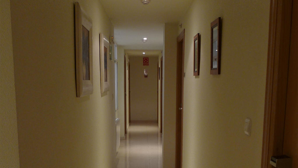 Hostal Maria Elx Esterno foto A corridor in a hotel